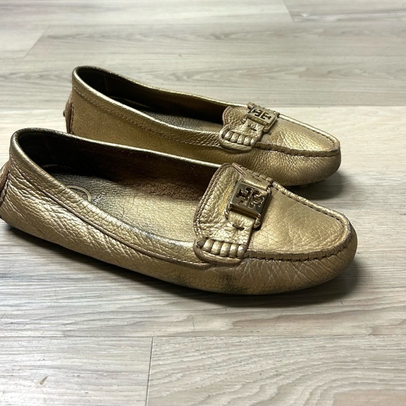 Tory Burch Loafers Kendrick Gold Leather Women Sz 8 Metallic Logo Driving Shoes - Picture 3 of 13